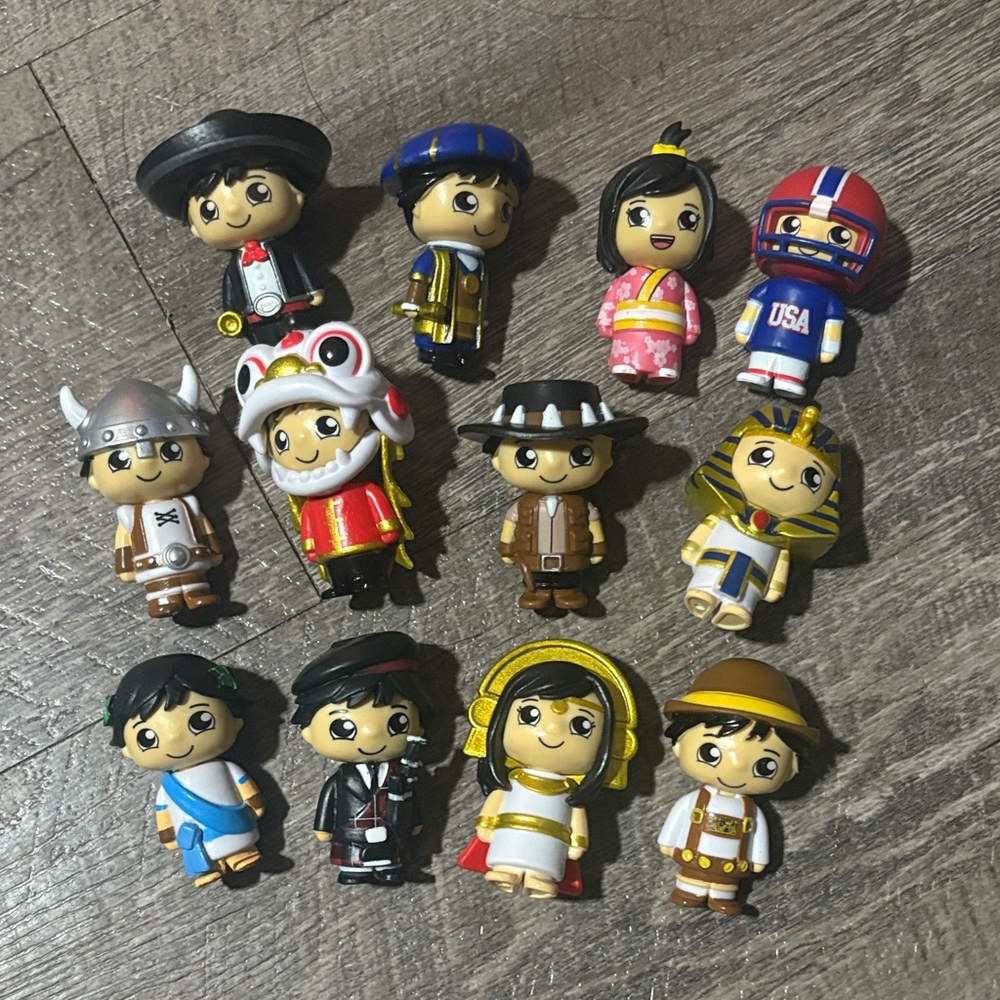 Around the World Cultural Ryan’s World Figurine Set